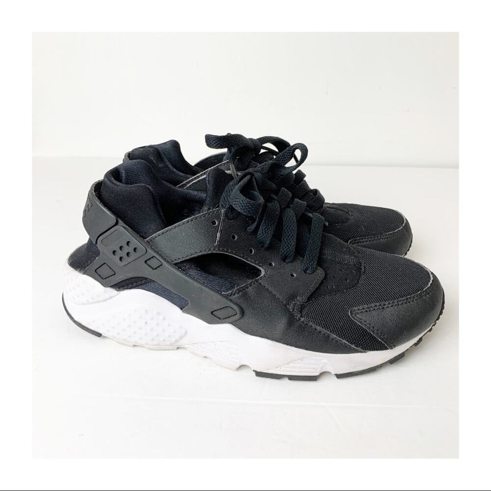 Nike Huarache Kids Black & White SZ 5.5